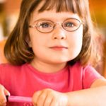 Phát hiện bệnh về mắt của trẻ em mầm non như thế nào.